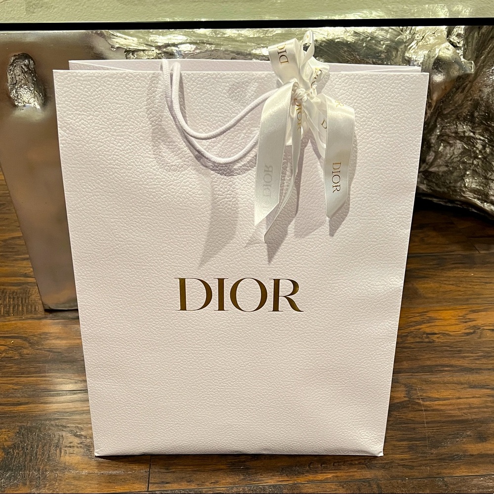 DIOR: Authentic Medium size Gift/Shopping Bag w/Ribbon + Tissue 🛍